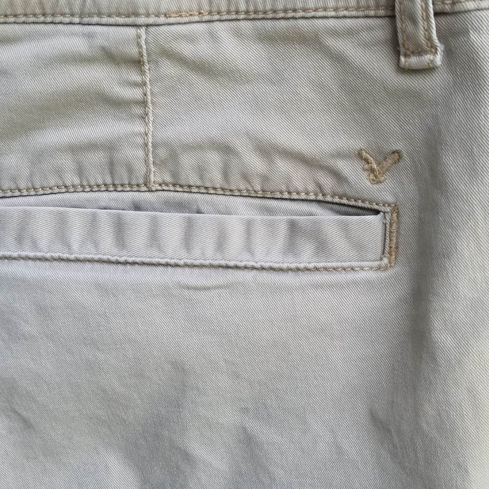 American Eagle Khaki Bermuda Shorts size 14 - Picture 7 of 9